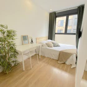 Private room for rent for €470 per month in Sevilla, Avenida de Miraflores