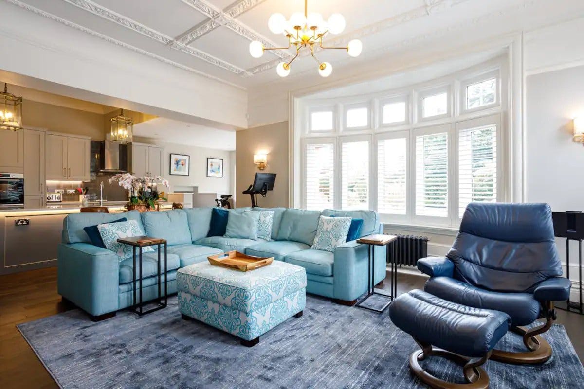 Apartment for rent for £3,000 per month in Liverpool, Hall Road East