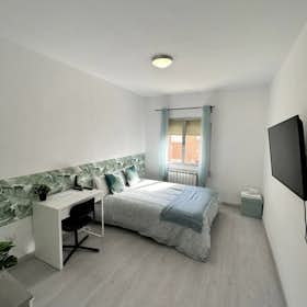 Private room for rent for €730 per month in Madrid, Calle de la Vereda del Carmen