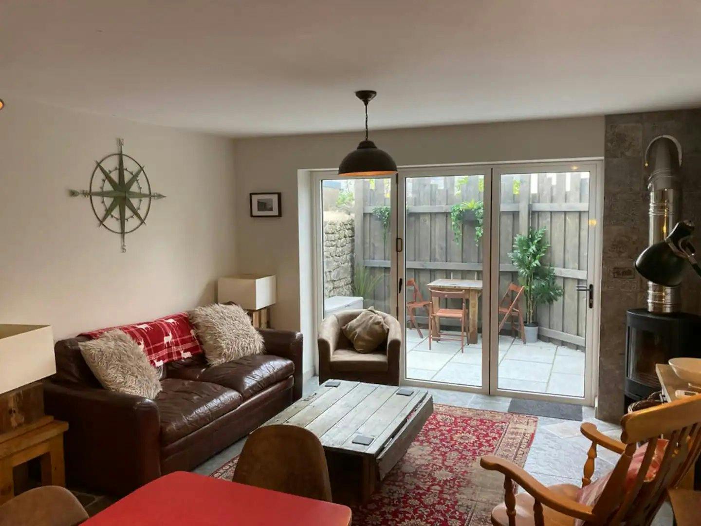 Дом сдается в аренду за 3 000 £ в месяц в Cowbridge, Broadway