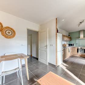公寓 正在以 €2,130 的月租出租，其位于 Lyon, Rue Danielle Faynel-Duclos