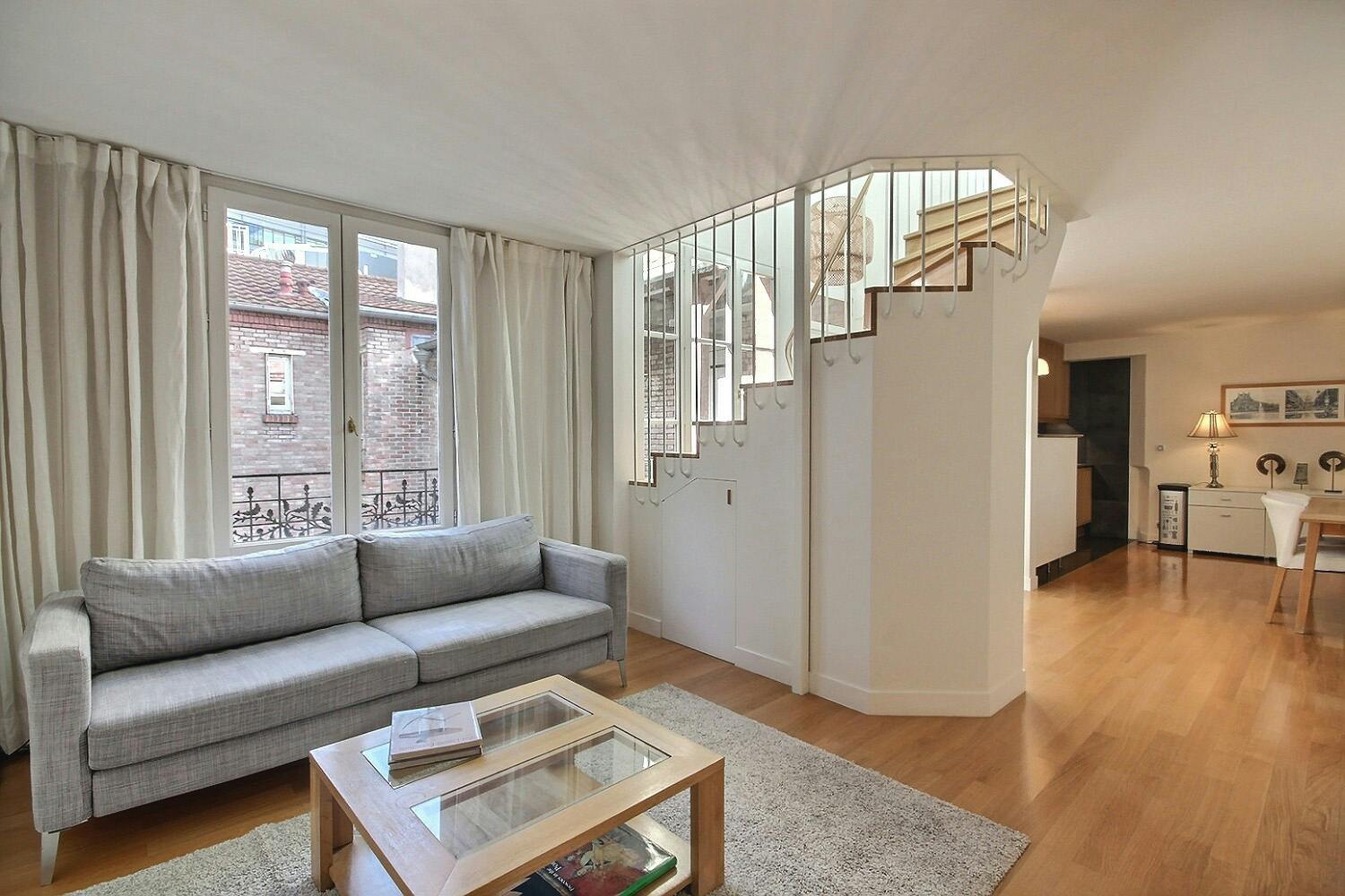 Apartment for rent for €3,816 per month in Neuilly-sur-Seine, Rue des Poissonniers