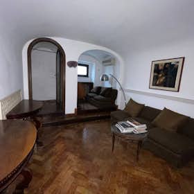 私人房间 正在以 €700 的月租出租，其位于 Rome, Via della Camilluccia
