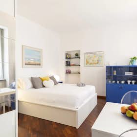 Studio for rent for €2,410 per month in Milan, Via Luigi Canonica