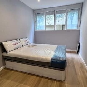 Apartment for rent for €2,300 per month in Barcelona, Carrer de Llull