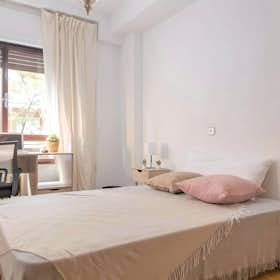 Private room for rent for €760 per month in Madrid, Calle de Guzmán el Bueno