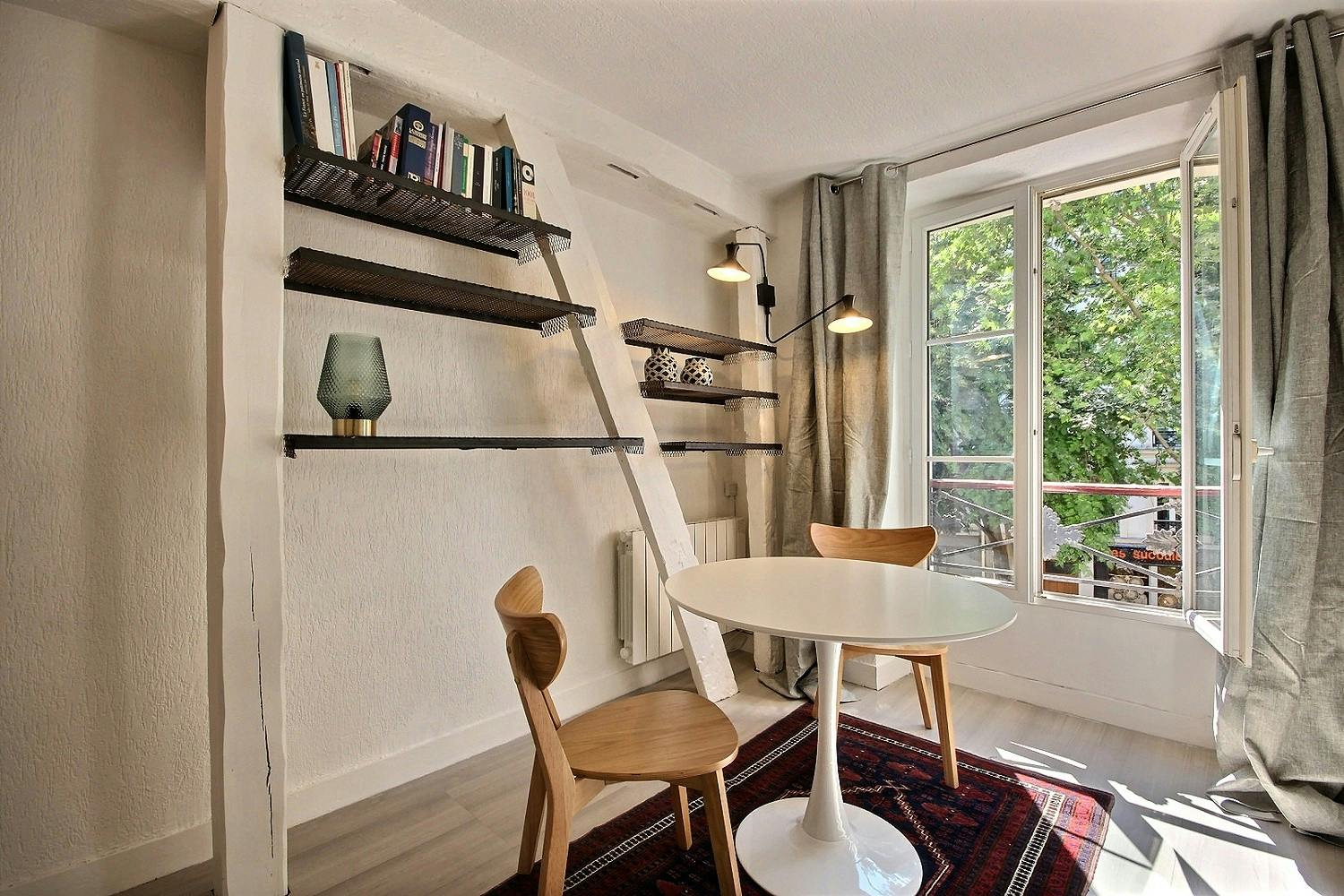 Apartment for rent for €1,398 per month in Paris, Rue de Turenne