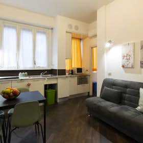 Apartment for rent for €2,680 per month in Milan, Via Alessandro Paoli