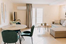 公寓 正在以 €1,400 的月租出租，其位于 Pátra, Agiou Nikolaou