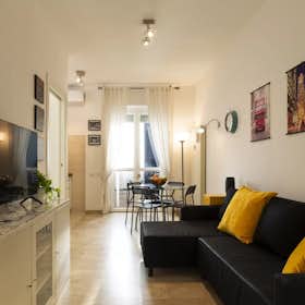 Apartment for rent for €2,400 per month in Milan, Via Melzo