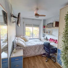 Private room for rent for €650 per month in Sant Adrià de Besòs, Carrer de Pi i Gibert
