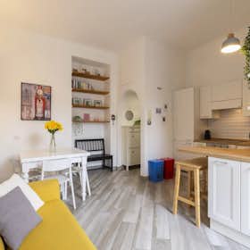 Apartment for rent for €2,400 per month in Milan, Via Cardinale Giuseppe Mezzofanti
