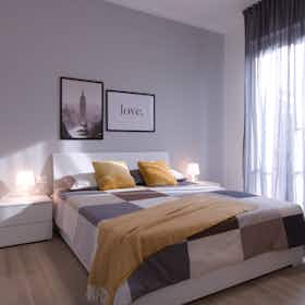 Private room for rent for €500 per month in Brescia, Via Diogene Valotti