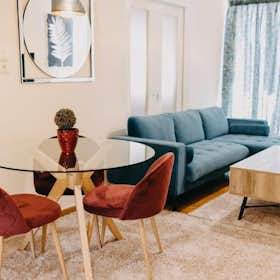 Appartement te huur voor € 1.400 per maand in Pátra, Plateia Kapodistriou