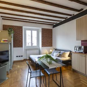 Studio for rent for €2,142 per month in Milan, Via Evangelista Torricelli