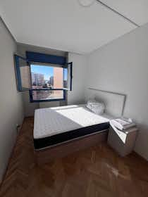 Private room for rent for €550 per month in Madrid, Calle de Caleruega
