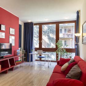 Apartment for rent for €2,680 per month in Milan, Via Fezzan