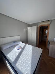 Private room for rent for €540 per month in Madrid, Calle de Caleruega