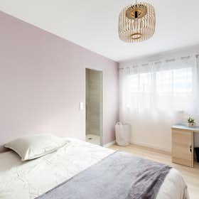 Private room for rent for €660 per month in Mérignac, Avenue Demeulin