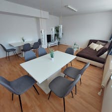 Apartment for rent for €1,800 per month in Klosterneuburg, Hillebrandgasse