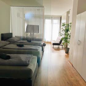 Apartment for rent for €2,000 per month in Vienna, Siegesplatz