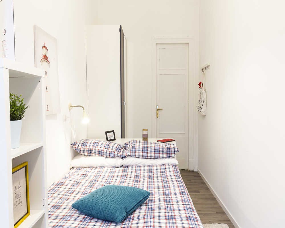 Via Paolo Bassi, Milan preview