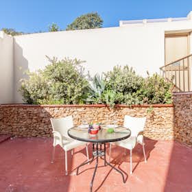 Lägenhet att hyra för 1 020 € i månaden i Mellieħa, Triq il-Merill