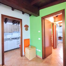 Apartment for rent for €1,650 per month in Milan, Via Gaetano Osculati