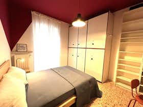 Privé kamer te huur voor € 520 per maand in Pavia, Via Riviera
