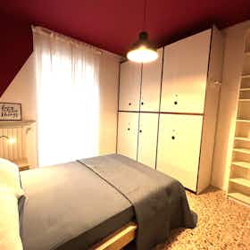 Chambre privée à louer pour 520 €/mois à Pavia, Via Riviera
