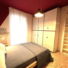 Private room for rent for €520 per month in Pavia, Via Riviera