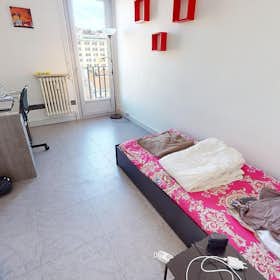 Private room for rent for €320 per month in Saint-Étienne, Cours Fauriel