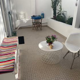 Apartment for rent for €1,600 per month in Lisbon, Rua Cristóvão de Figueiredo