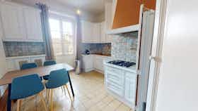 Privé kamer te huur voor € 300 per maand in Saint-Étienne, Rue Charles de Gaulle