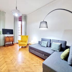 Apartment for rent for €3,650 per month in Milan, Via Comelico