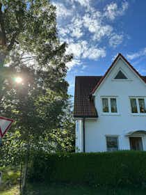 Apartment for rent for €1,199 per month in Wiek, Fährhof