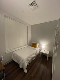 Отдельная комната сдается в аренду за $1,780 в месяц в Brighton, Washington St