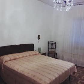 Mehrbettzimmer zu mieten für 450 € pro Monat in Carpi Centro, Via Orfeo Messori
