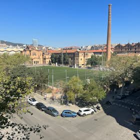 Apartment for rent for €1,700 per month in Barcelona, Carrer del Rosselló