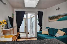 Appartement te huur voor £ 2.993 per maand in Bath, Homelea Park West