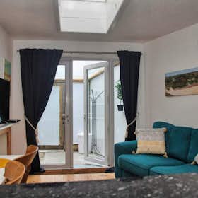 Apartamento en alquiler por 3000 GBP al mes en Bath, Homelea Park West