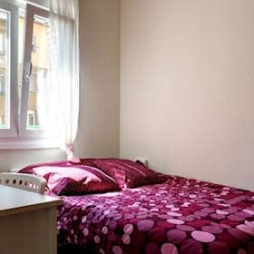 Private room for rent for €370 per month in Zaragoza, Calle Rincón del Huerva