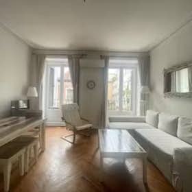Apartment for rent for €2,250 per month in Madrid, Calle de Coloreros