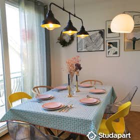Отдельная комната сдается в аренду за 385 € в месяц в Troyes, Carrefour de la Pointe à Graisse