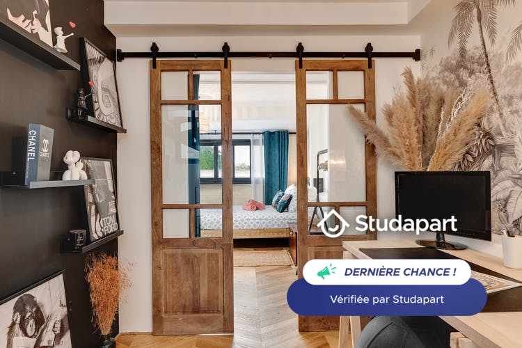 House for rent for €2,190 per month in Bordeaux, Rue de Madrid