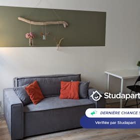 Apartment for rent for €595 per month in Saint-Étienne, Rue des 3 Meules