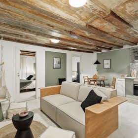 Apartment for rent for €4,256 per month in Barcelona, Carrer de la Victòria