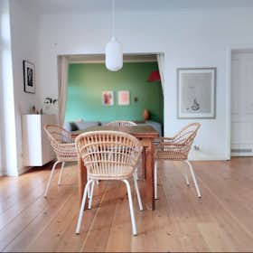 Apartment for rent for €2,550 per month in Berlin, Oderberger Straße