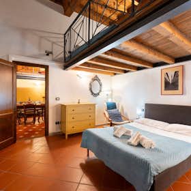 Apartment for rent for €1,700 per month in Florence, Via dei Serragli