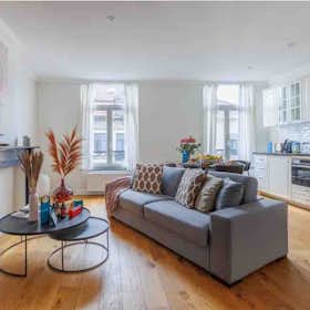 Apartment for rent for €1,650 per month in Brussels, Rue Antoine Dansaert